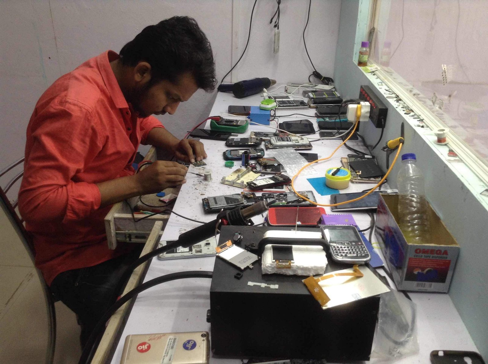 Mobile Phone mechanic Smart Watch mechanic Raja in Kankinara